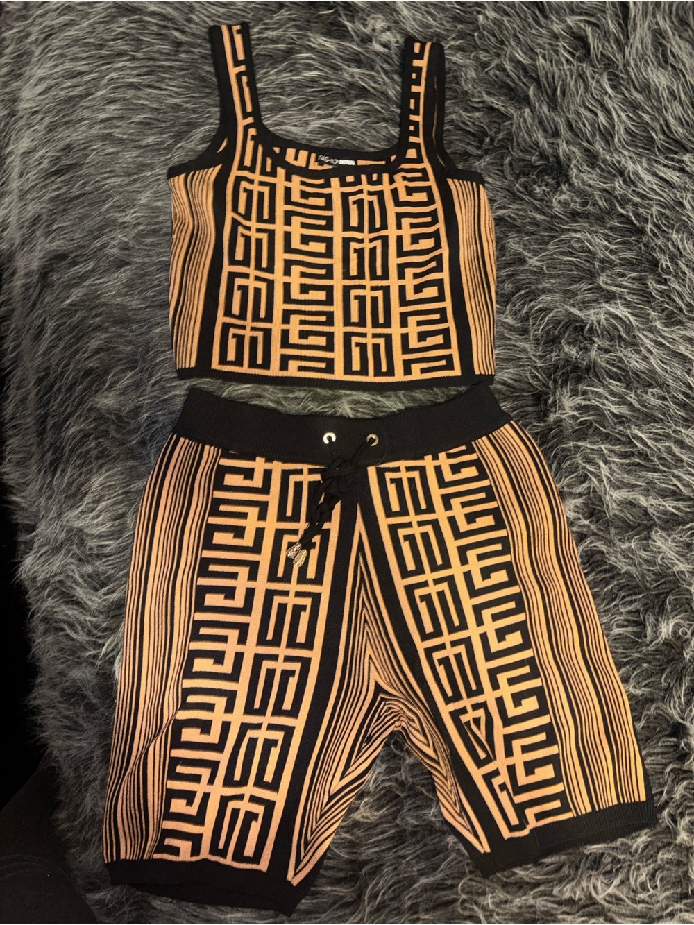 Fashion Nova Women’s Black & Tan Patterned 2 peice set - Large - Picture 2 of 3